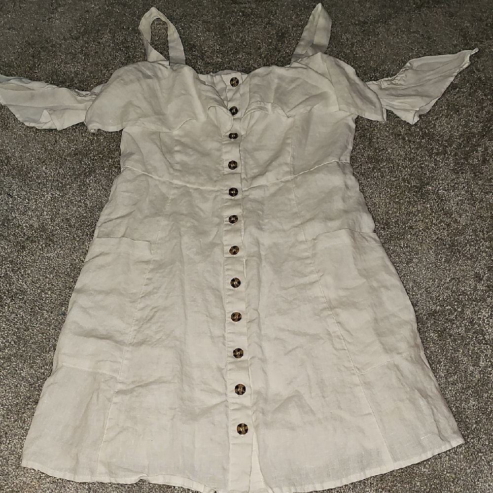 B7🔹️Forever 21 White Off-Shoulder Mini Dress